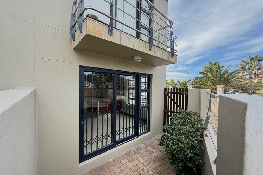 1 Bedroom Property for Sale in Waves Edge Western Cape